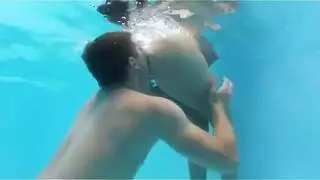 ولد نحيل يحصل على شرج عدواني