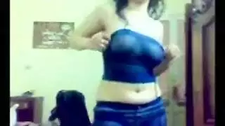 استمناء لبناني ناري: جسم حليبي وفرج مفتوح