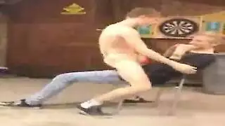 gangbang ظهيرة: ثلاثة شباب horny يضربون فتحة واحدة