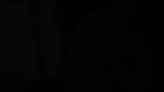 سمراء يابانية ممتلئة تتفنن في مص القضيب وتأخذ قذفاً على وجهها