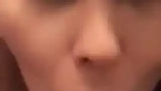 أخصائية البلع العميق تحلب الزب ثم تمارس الجنس بعنف