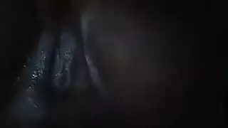 في سن المراهقة الأبنوس مع الثدي الكبيرة هو مص أفضل صديق لها وأحصل عليه الحمار