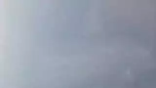 فتاة ناضجة جائعة تعطي استمناء لعصا سوداء سميكة