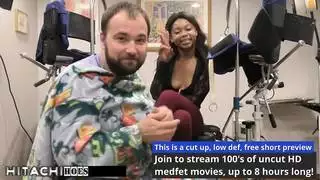 شاهد بينما يقوم الدكتور تامبا بإدارة هزات الجماع الشديدة من عصا هيتاشي للمراهقة المضطربة ميني روز في هذا الفيلم الإباحي الواقعي والمشبع بالبخار