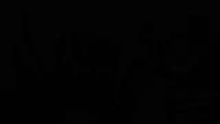 فتيات سمراوات مرسومات تستفزّ قضيباً صغيراً بالكعب العالي