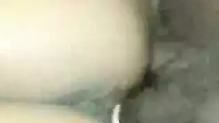 سمراء خائنة مثقوبة الصدر تستمتع بجنس جماعي عنيف