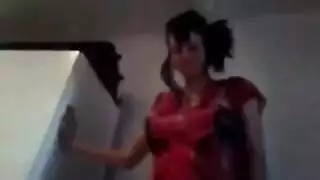 الشرطي الفرنسي يمارس الجنس معها بقوة في مكتب مركز الشرطة