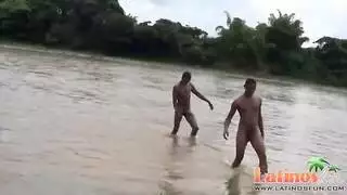 شواذ بنات كيرفي مع بعض كنيق