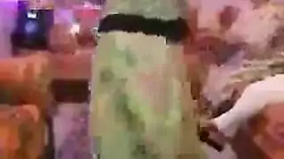 رقص انجي خوري بفستان شفاف وقصير