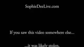 العاهرة البريطانية صوفي دي يتدمر مكياجها بسبب انفجار منوي رئاسي كبير