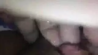 فتاة تسجل لمس فرجها بأصابعها حتى قذف