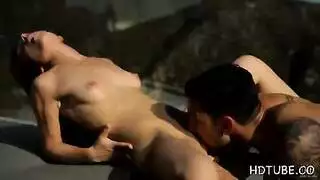 زوجتي تبدو رائعة في سراويل من