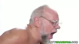 الجد ينيك جدتة