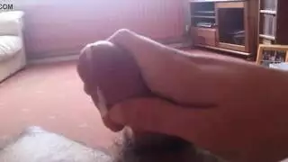 فتاة شقراء مخضرمة تستمني قضيبًا وحشيًا