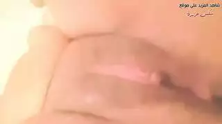 زوجة مصرية ممتلئة تضع وجهها لأسفل ومؤخرتها لأعلى لقضيب زوجها